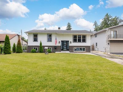 17W667 Lorraine Ave