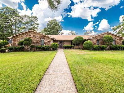 712 Woodview Dr
