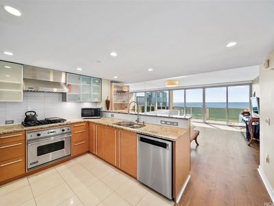 1177 Queen St APT 4002