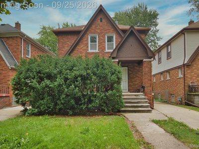 1061 Fort Park Blvd