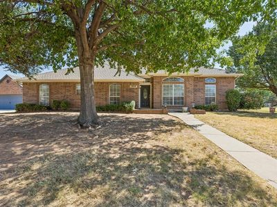 1800 Coopers Hawk Ct