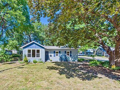 2379 Roselawn Ave W
