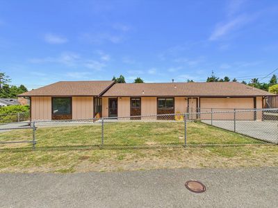 30 W Holly Ln