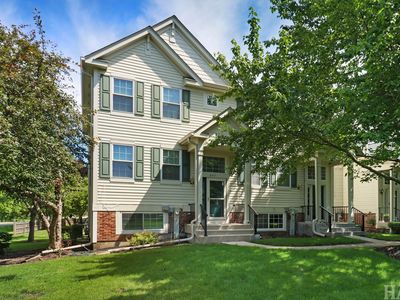 Property at 847 Essex Cir, Grayslake, IL
