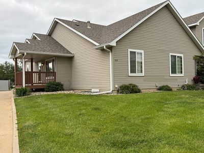 109 SW Hickory Gln