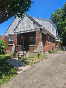 3920 Roswell Ave