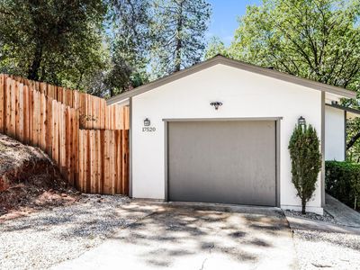 17520 Anona Ct