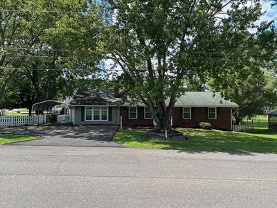 909 Forest Ave