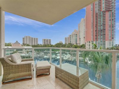 3330 NE 190th St APT 410