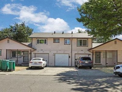 204 Leslie Ave