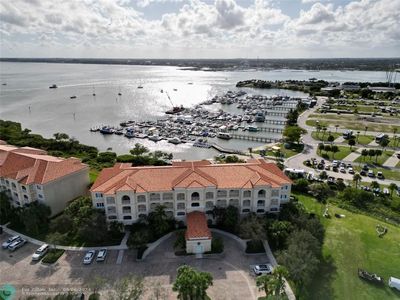 34 Harbour Isle Dr UNIT 203