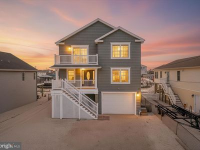 7 W Navasink Dr