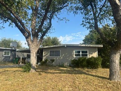 2210 Lakeside Ave
