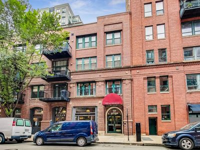 420 W Ontario St APT 209