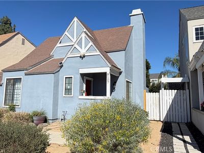 8107 Linares Ave