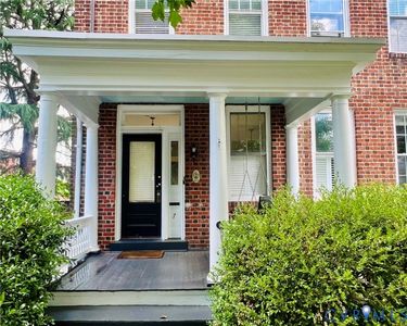 7 N Auburn Ave