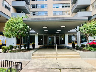 6301 N Sheridan Rd APT 15C