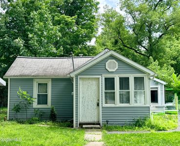 28 Lake Avenue