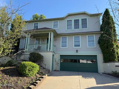 621 Robertdale Dr
