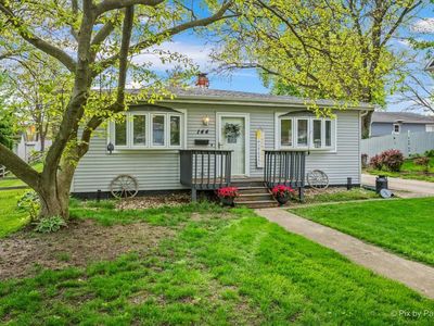 144 Easton Ave