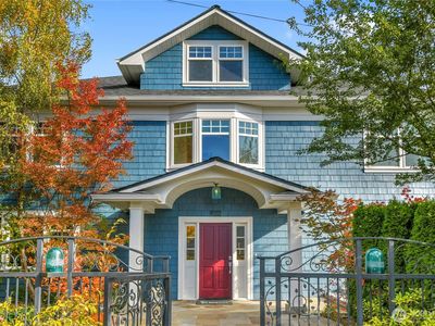 922 Nob Hill Avenue N