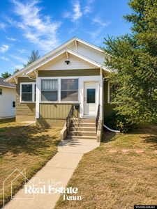 264 E F St