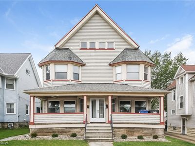 1376 Gladys Ave