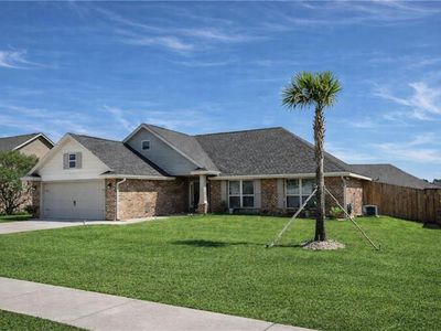 16396 Edgewater Cir