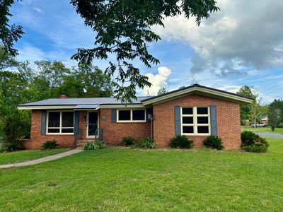 1111 Lake Ln