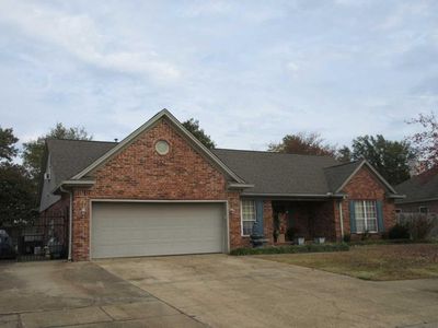 1203 Colonial Dr