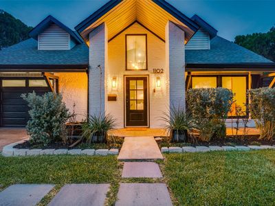 1102 Woodland Way