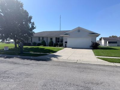 Property at 923 Sunrise Dr, Wapakoneta, OH