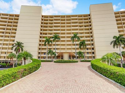 132 Lakeshore Drive #1117