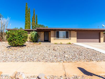 8411 E Rolling Ridge St