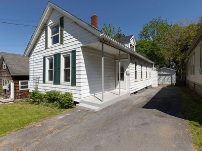 410 John St