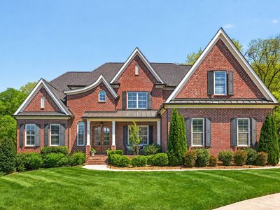 2708 Eglington Ter