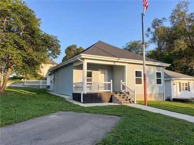 300 W 7th St