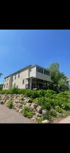 306 King St W