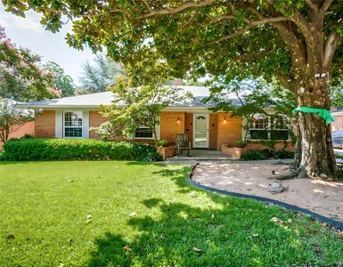 6256 Saratoga Cir