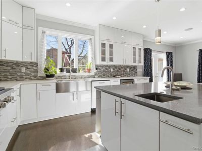 31-12 Buell St #1