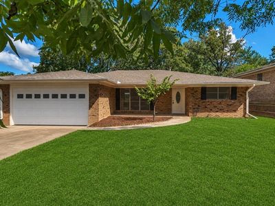 1335 Crestview Dr