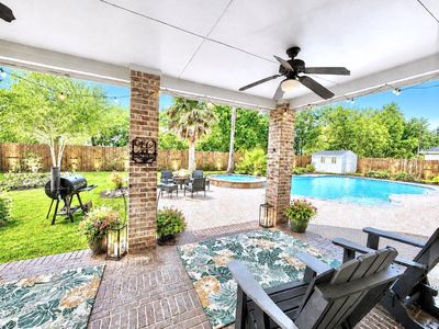2410 Lakeway Dr