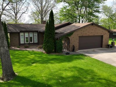 1828 N Royal Oaks Dr