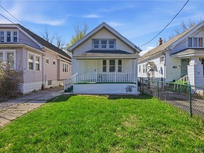 27 Connelly Ave