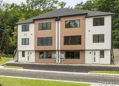 22 Treza Lane #101
