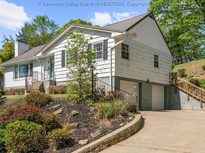 1529 Summit Dr