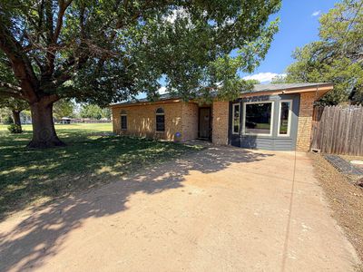 Property at 218 N 10th St, Memphis, TX