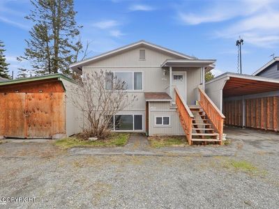 1230 Lilac Ln