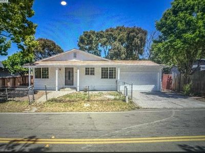1146 Lewis Ave