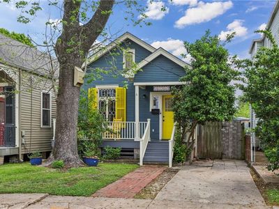 1019 Bellecastle St